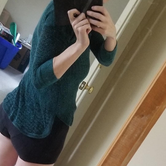 Vera Wang teal sweater - Picture 4 of 5